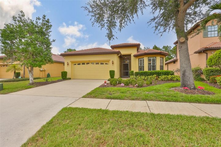 Property Photo:  147 Silver Falls Drive  FL 33572 