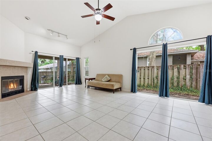 Property Photo:  1736 NW 16th Place  FL 32605 
