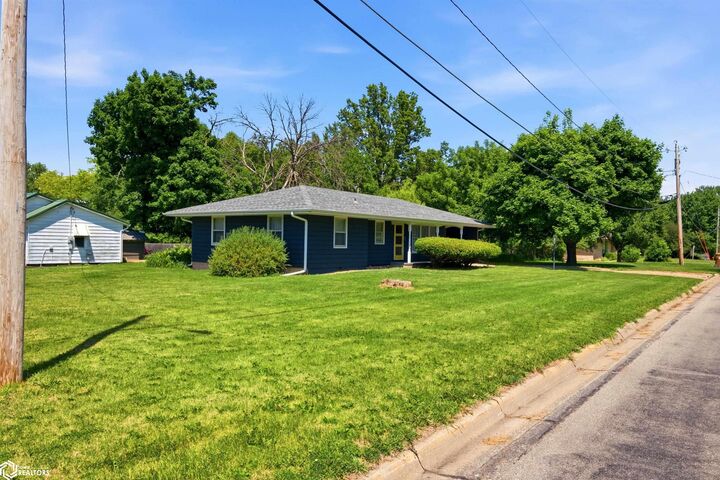 Property Photo:  711 12th Avenue  IA 50112 