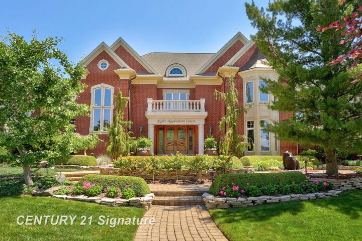 Property Photo: 8 Appleshire Court MI 48623