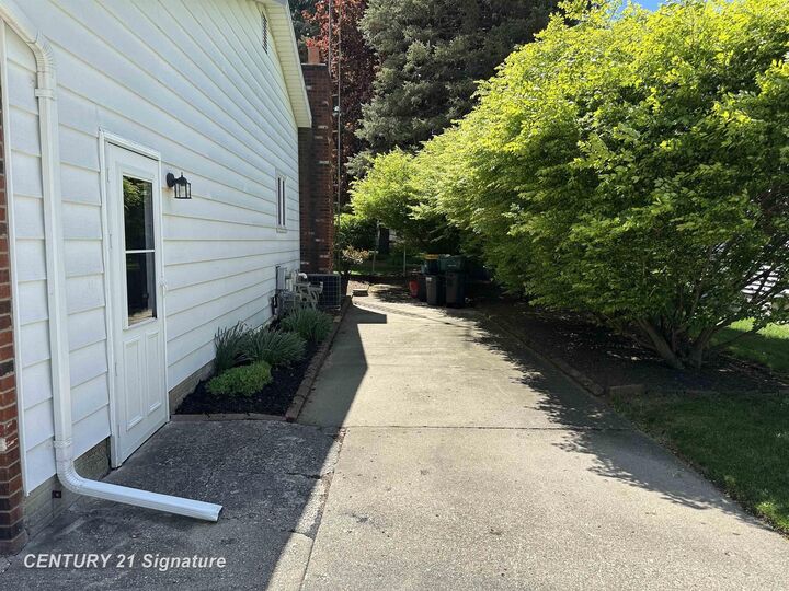 Property Photo:  312 Sunrise Drive  MI 48433 