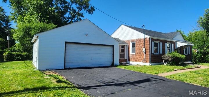 Property Photo:  4325 Edgewood Boulevard  MO 63121 