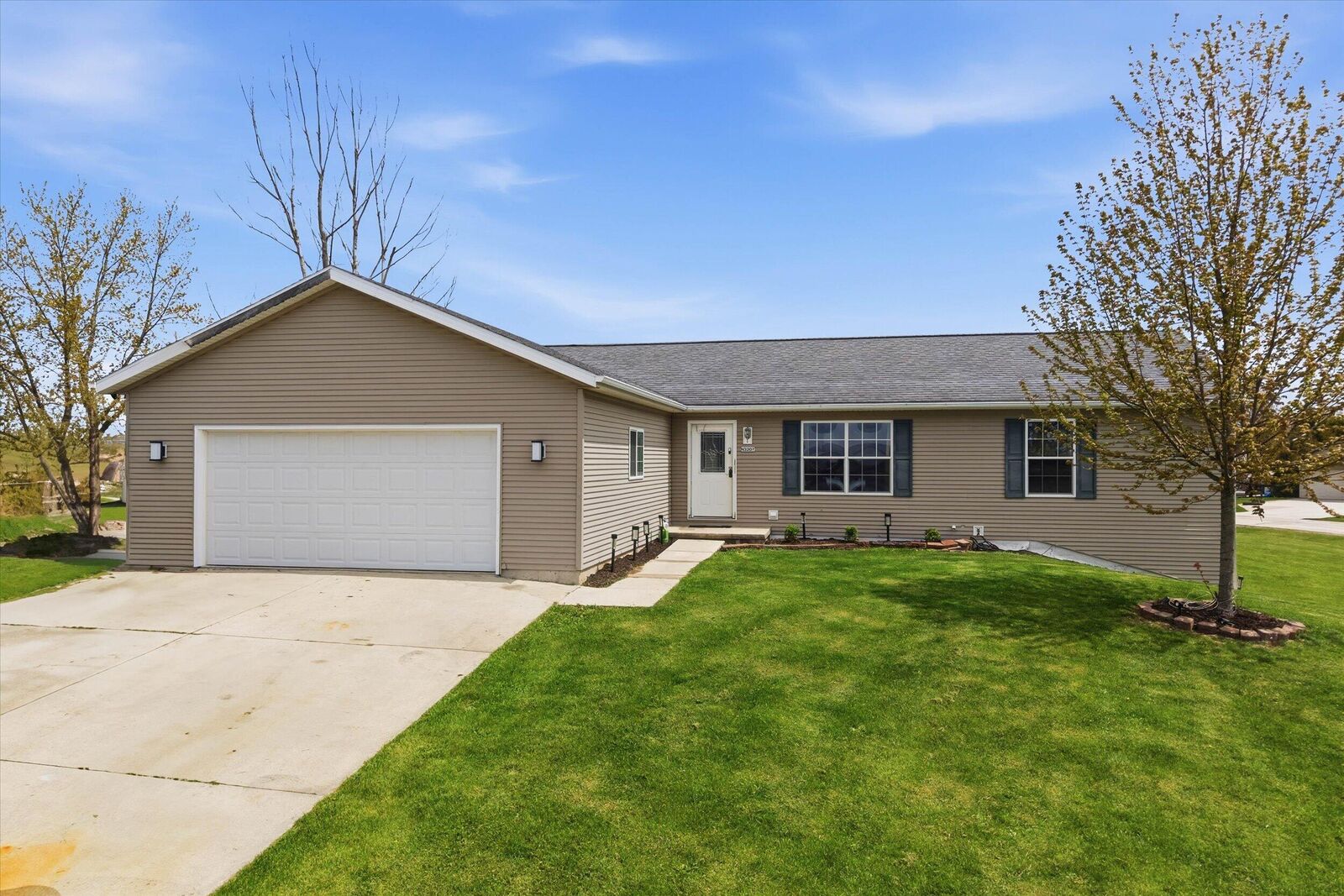 Property Photo: 3207 N School St WI 53085
