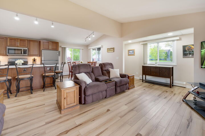 Property Photo:  3313 E Mallory Ave  WI 53110 