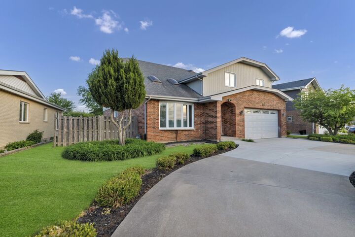 Property Photo:  