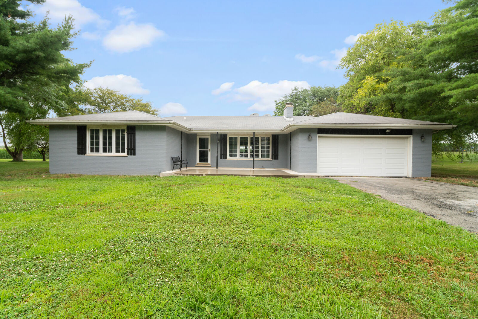 Property Photo:  2900 E Spruce Drive  IL 60417 