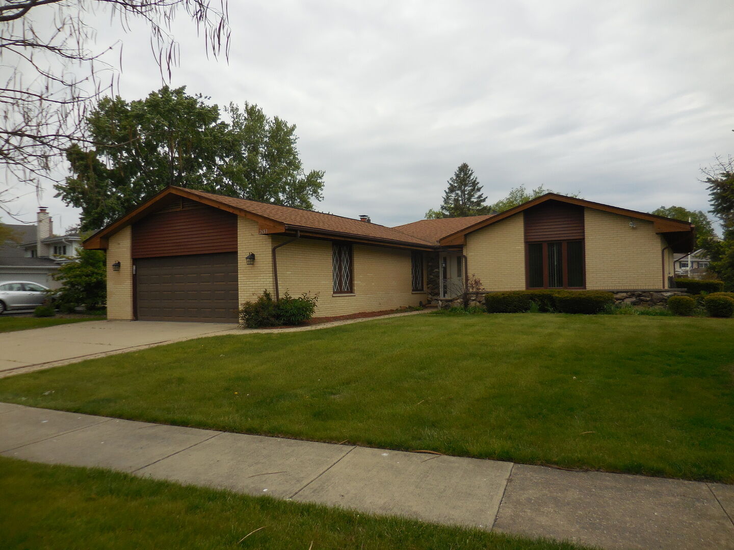 Property Photo:  2653 N Bradford Drive  IL 60004 