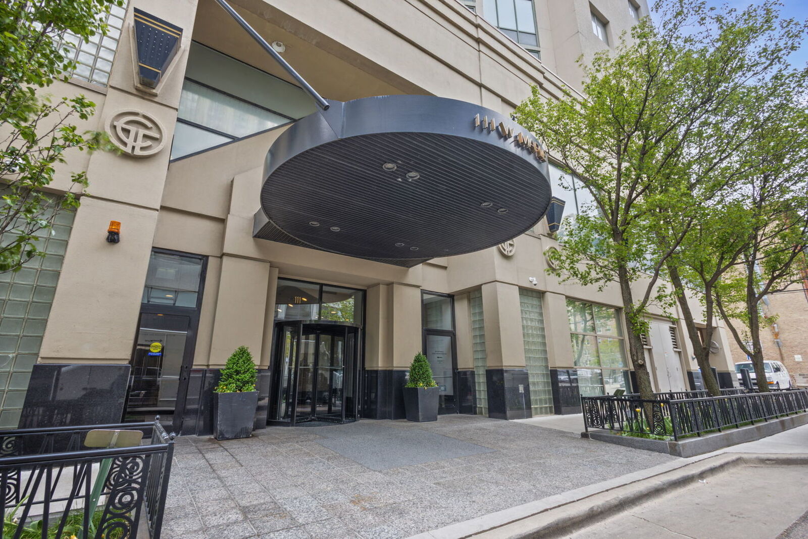 Property Photo: 111 W Maple Street 1807 IL 60610