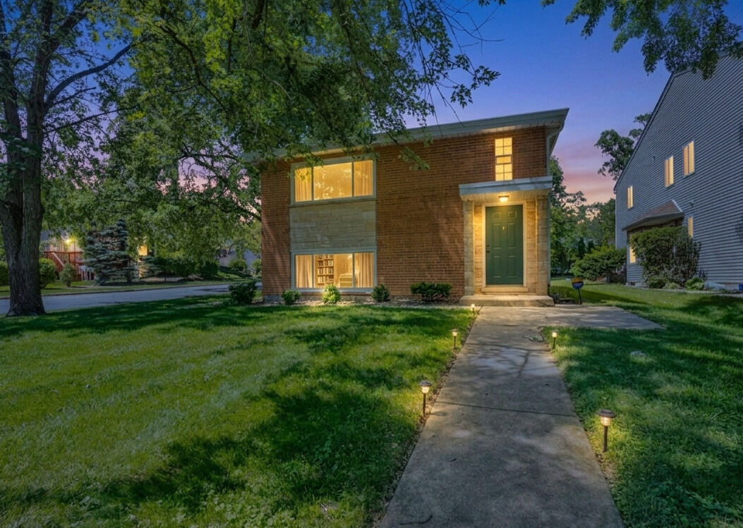 Property Photo: 27W180 Cooley Avenue 1 IL 60190