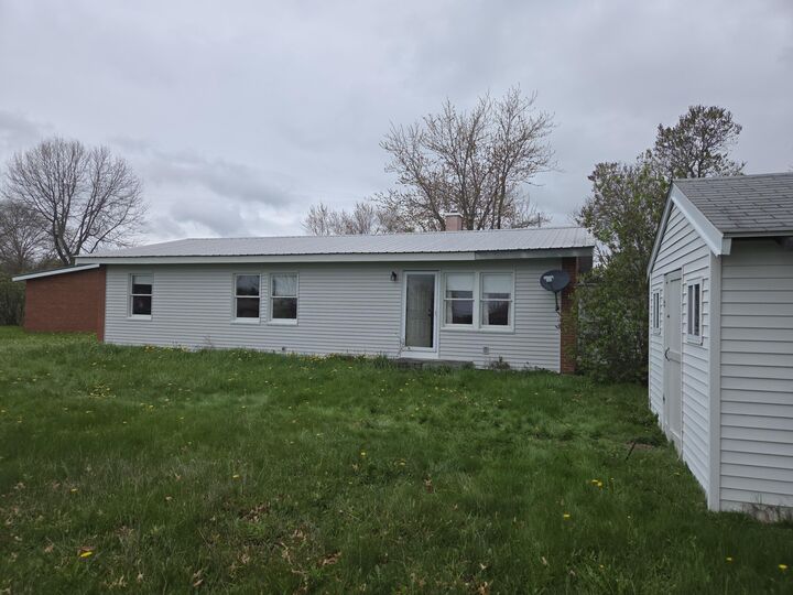 Property Photo:  10 Maxwell Lane  ME 04401 