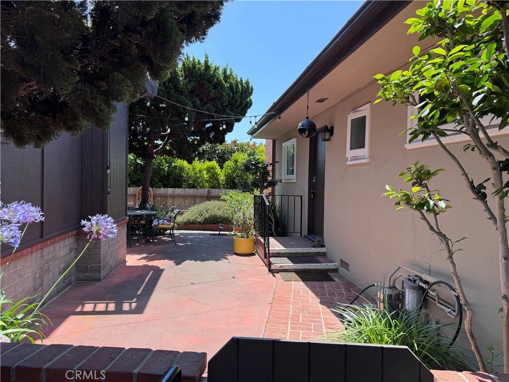 Property Photo:  1821 Glenneyre Street  CA 92651 