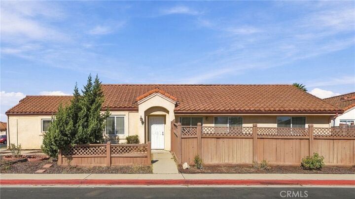 Property Photo:  715 Hawthorn  CA 93458 