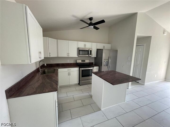 Property Photo:  507 NE 7th Avenue  FL 33909 
