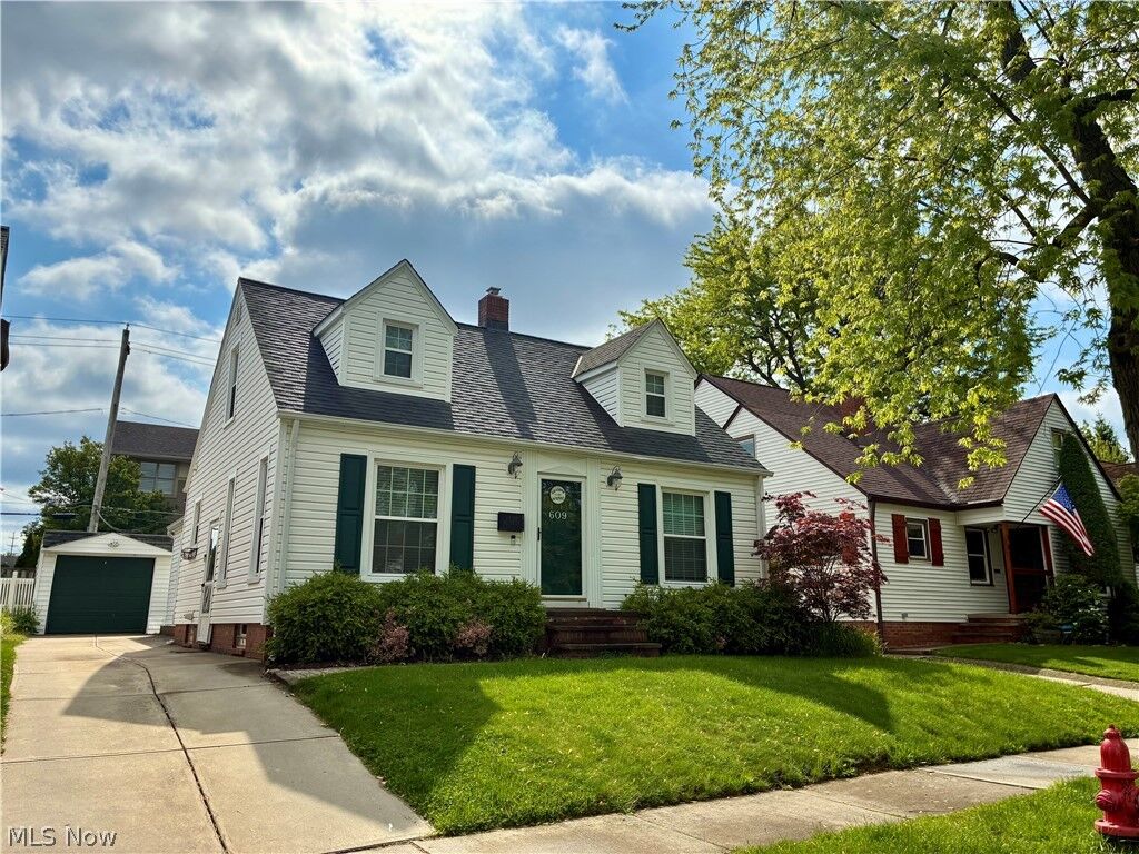 Property Photo:  609 S Kensington Road  OH 44116 