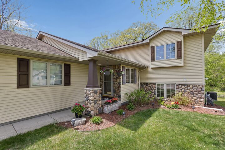 Property Photo:  1021 Prairie Ridge Lane  MN 55354 