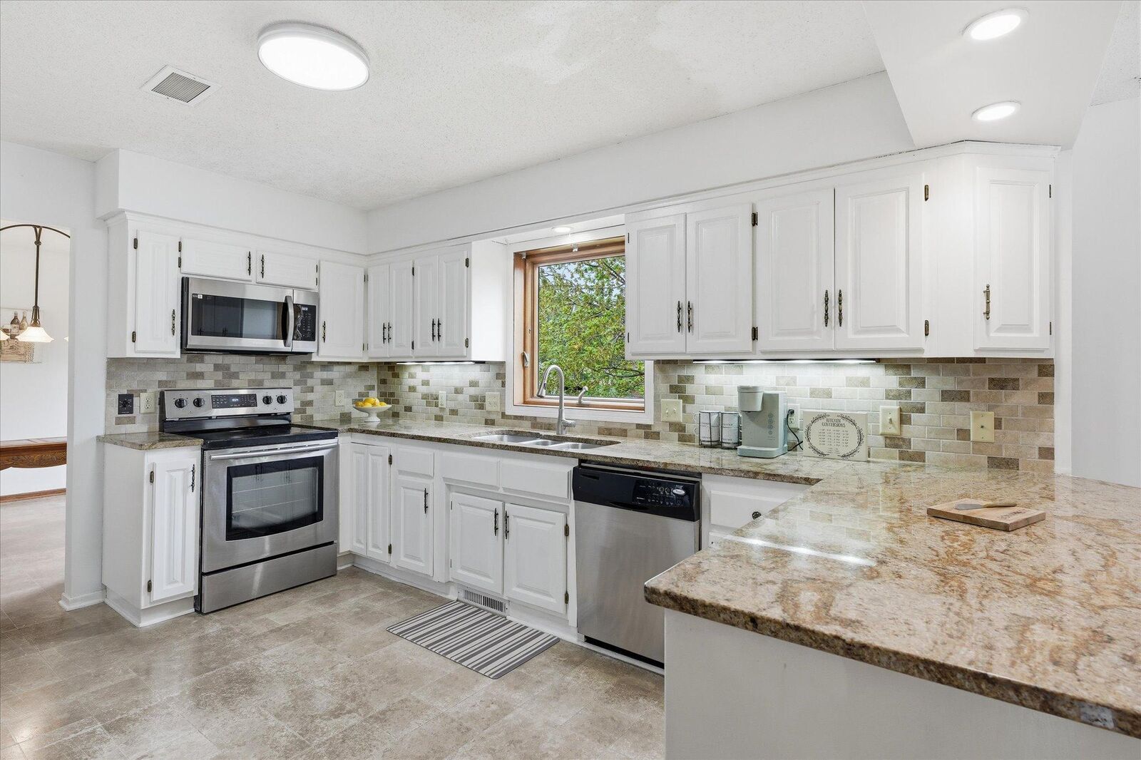 Property Photo: 2500 Highland View Avenue S MN 55337