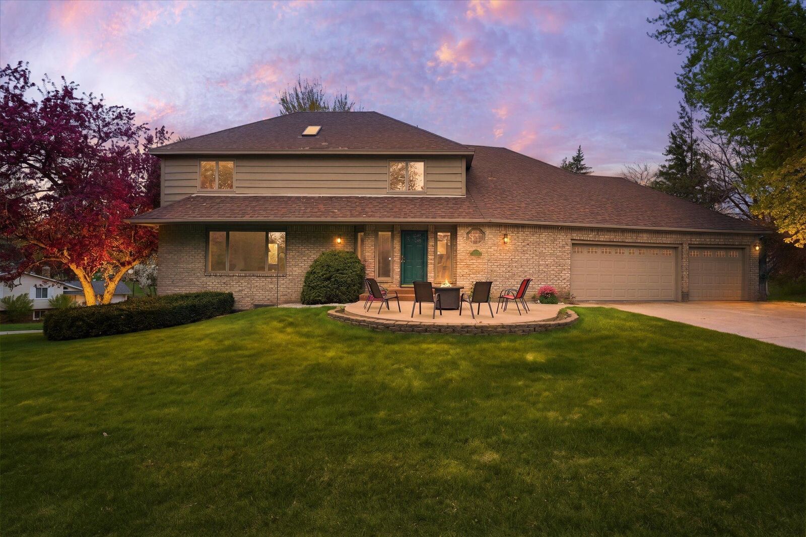 Property Photo: 2500 Highland View Avenue S MN 55337