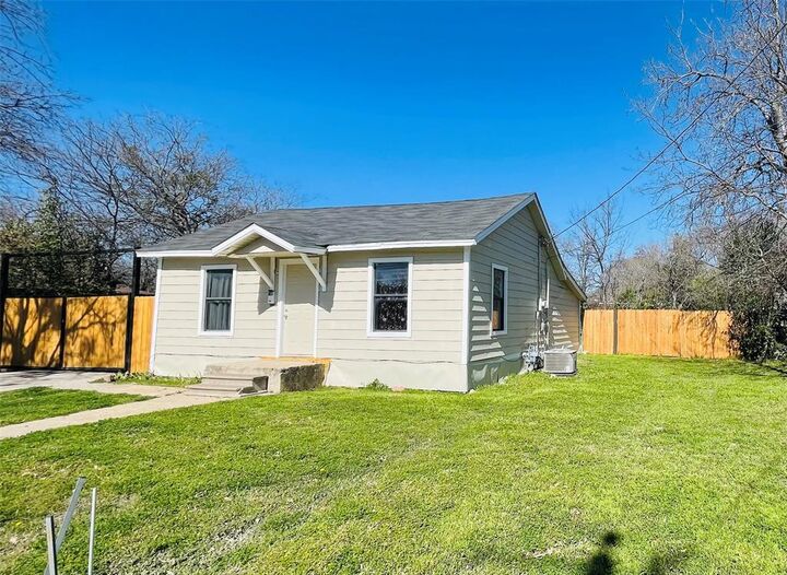 Property Photo:  111 Rousseau Street  TX 75165 