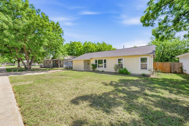 Property Photo: 3608 Katrine Street TX 76117