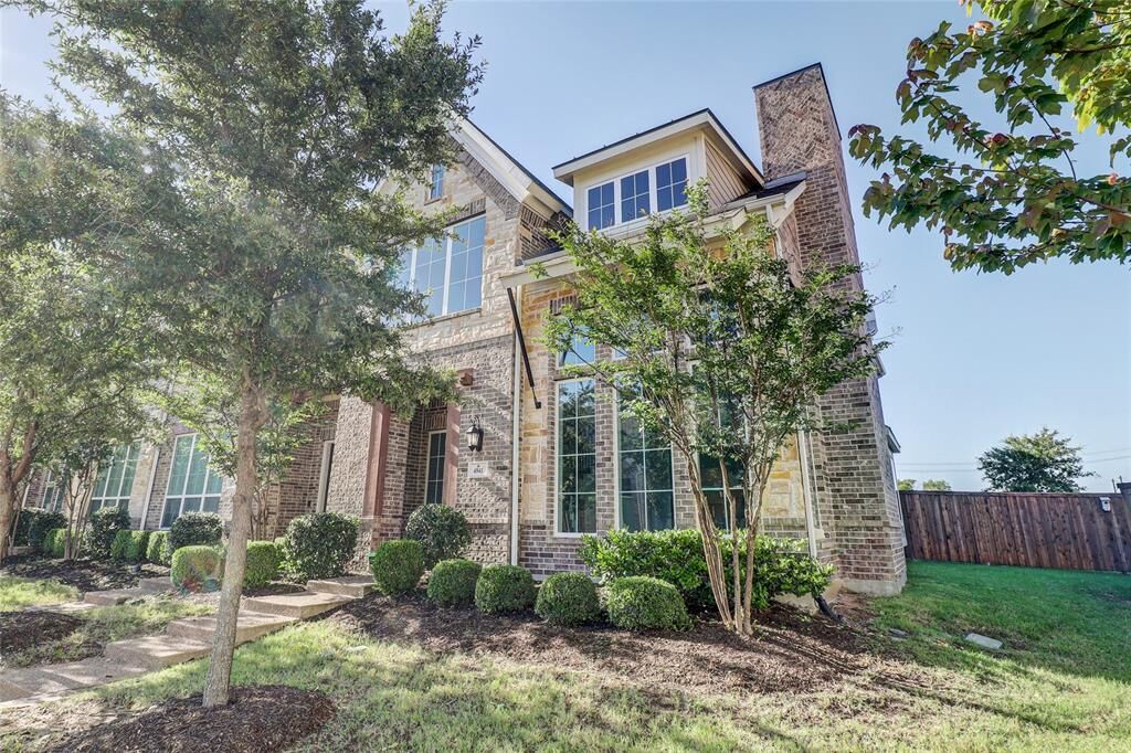 Property Photo:  4941 Shore Crest Drive  TX 75070 