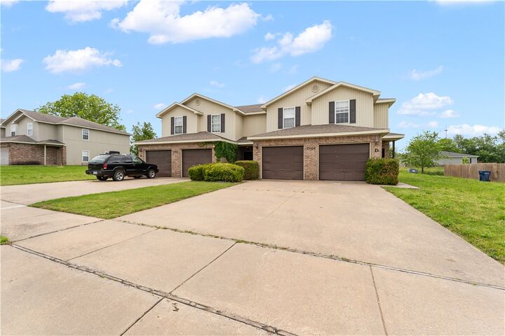 Property Photo:  2004 Azlin Place  AR 72761 