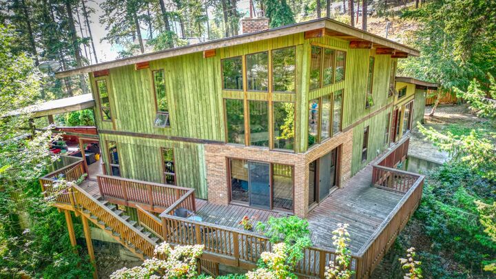 Property Photo: 405 Kildare Way BC V1T 2C7