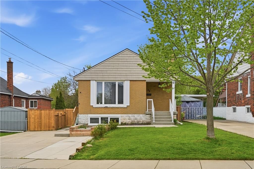 Property Photo:  38 Dunkirk Drive B  ON L8K 4X1 