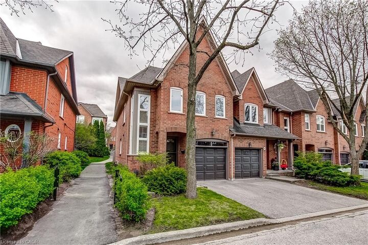 Property Photo: 1084 Queen Street W 8B ON L5H 4K4