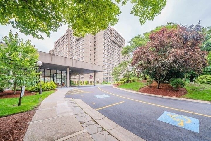 Property Photo:  250 Hammond Pond Parkway 609S  MA 02467 