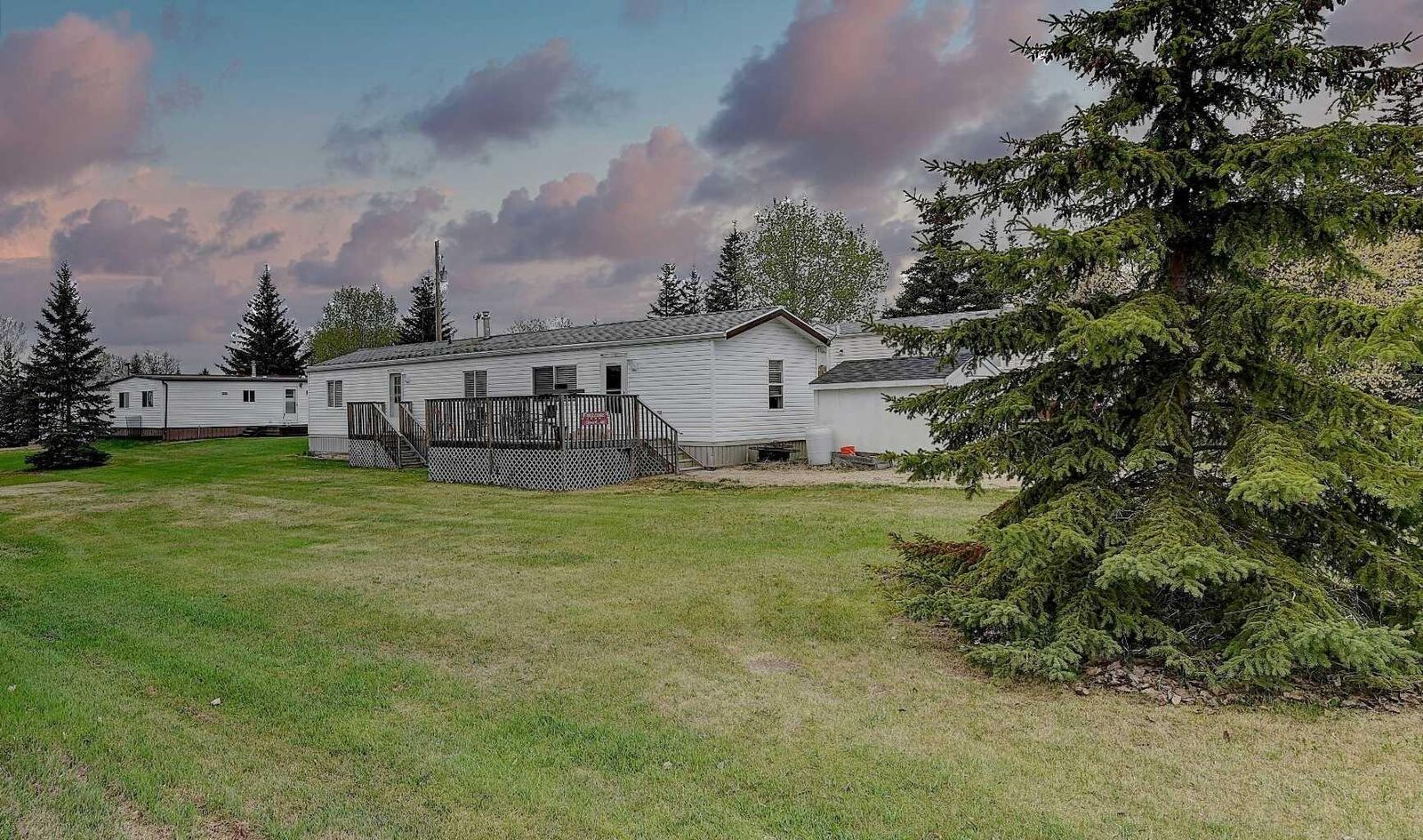 Property Photo: 10301 99 Avenue AB T0H 0G0