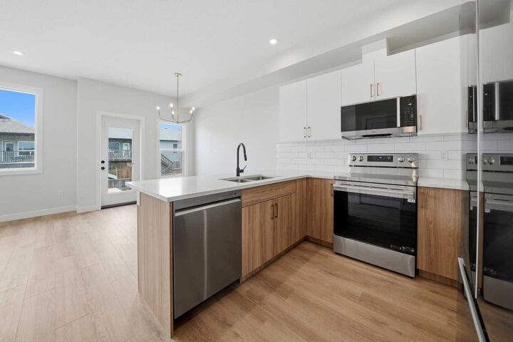 Property Photo:  1 Pinnacle Close  AB T4M 0M3 