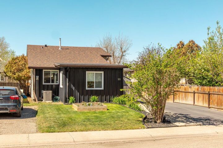 Property Photo:  20 Columbia Bay W  AB T1K 5A7 