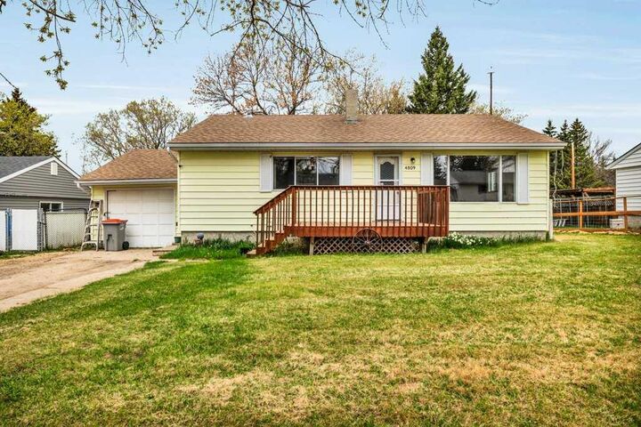 Property Photo:  4809 32 Street  AB T0C 2C0 