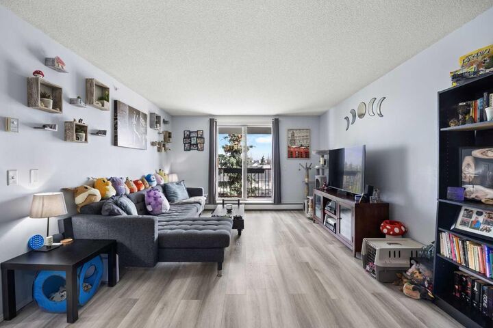Property Photo:  9 Country Village Bay NE 412  AB T3K 5J8 