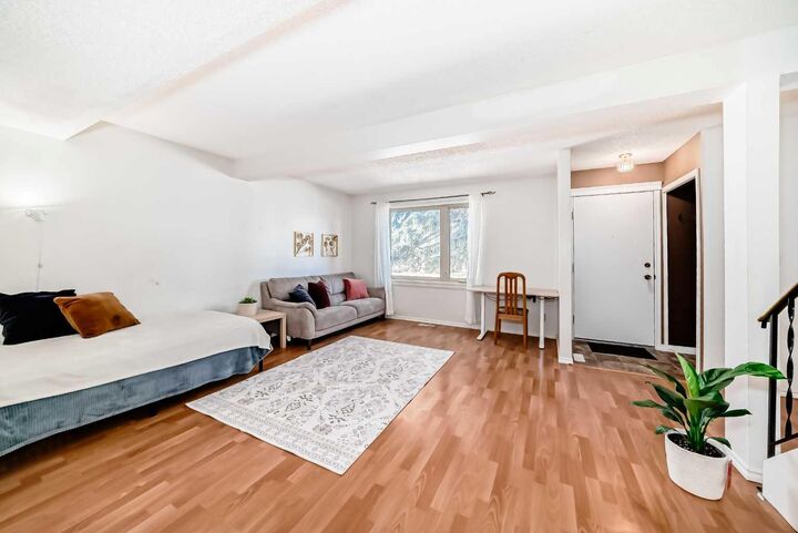 Property Photo:  4 Manning Street G  AB T4R 1N6 