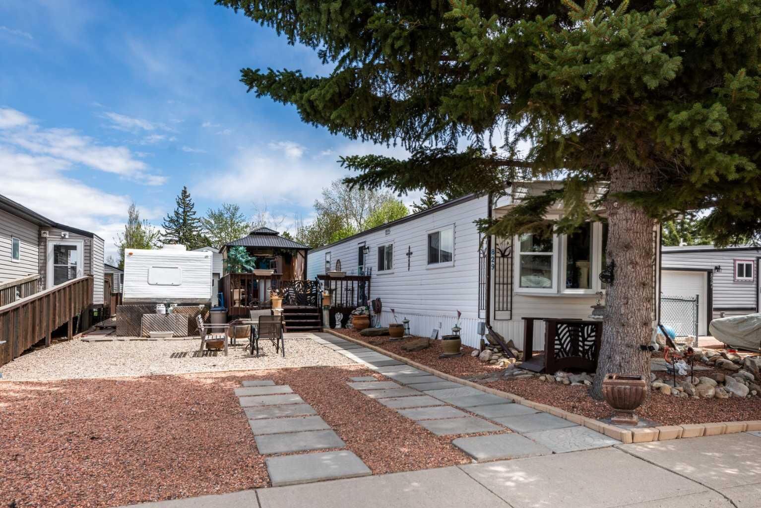 Property Photo:  829 Bayview Road  AB T1P 1E1 