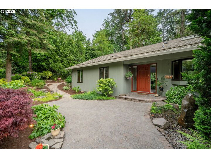 Property Photo: 3130 Westview Ct OR 97034