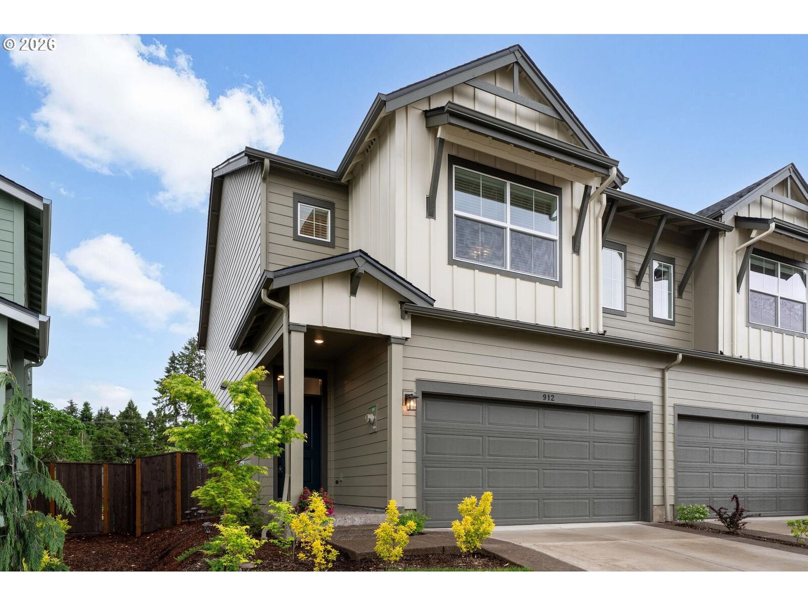 Property Photo: 912 Rosebud Ct OR 97116