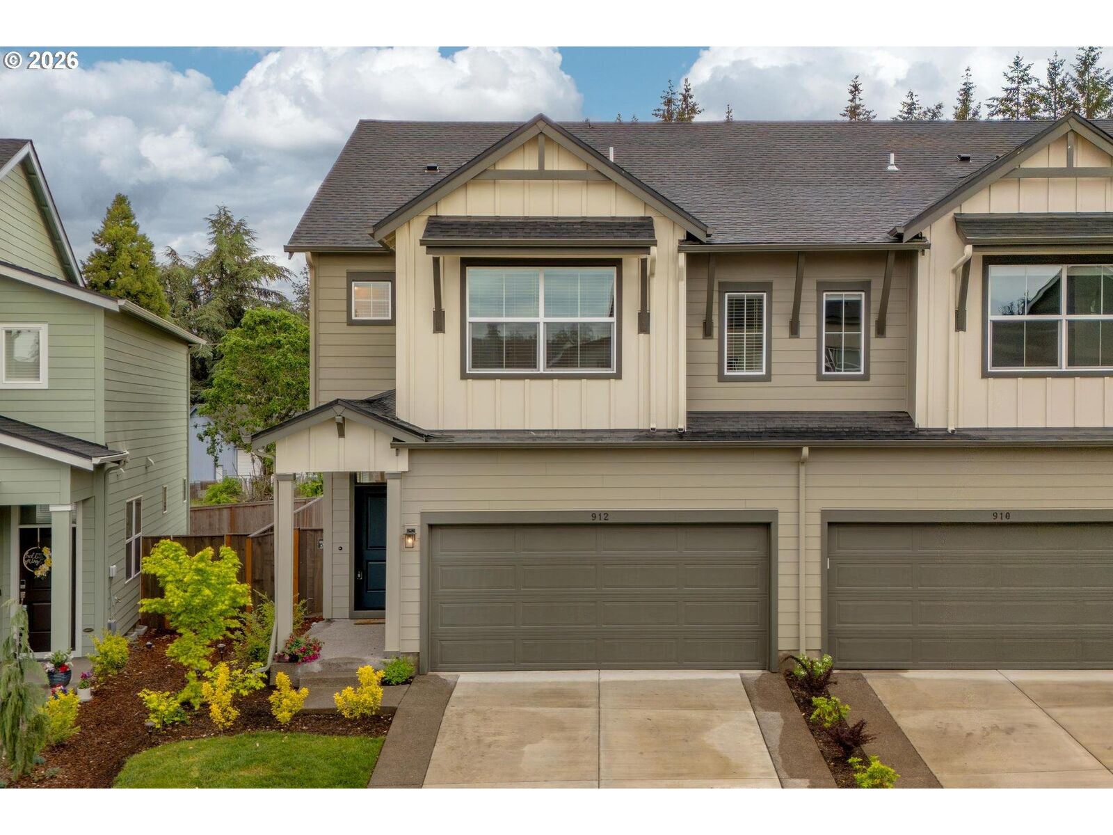 Property Photo: 912 Rosebud Ct OR 97116