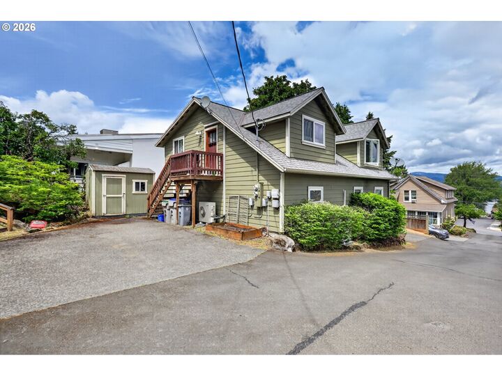 Property Photo:  921 Eugene St  OR 97031 