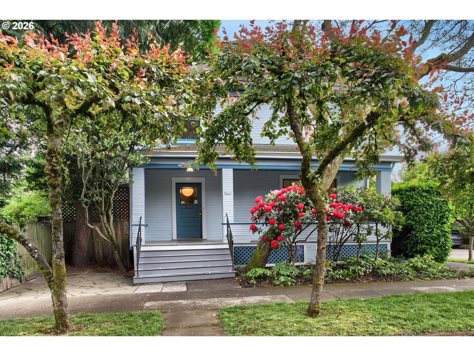 Property Photo:  902 NE Thompson St  OR 97212 