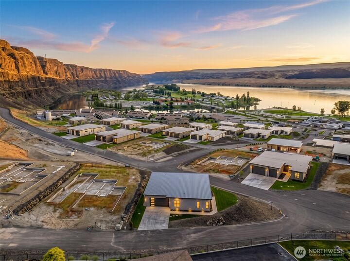 Property Photo:  23339 NW Spur Lane  WA 98848 