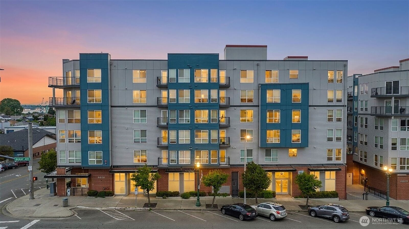 Property Photo:  2824  Grand Avenue A611  WA 98201 