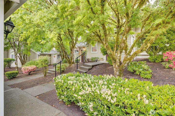 Property Photo:  2300  Jefferson Avenue NE G-128  WA 98056 