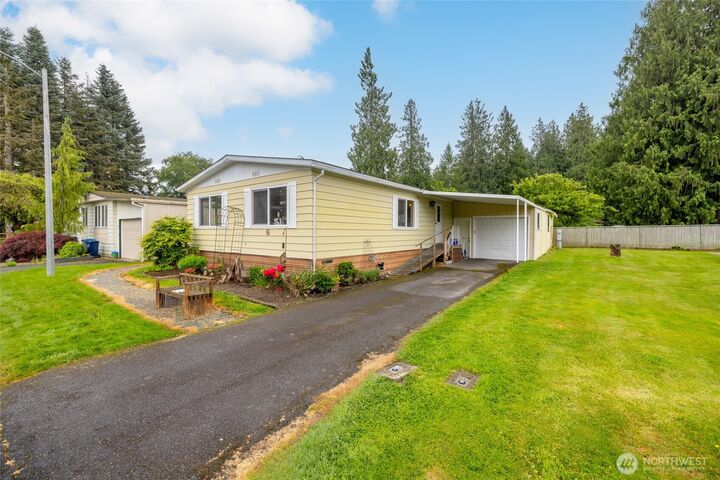 Property Photo:  920  Maple Lane 6  WA 98284 