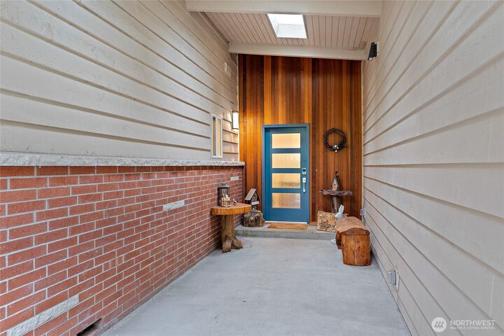 Property Photo: 18483 47th Place NE WA 98155