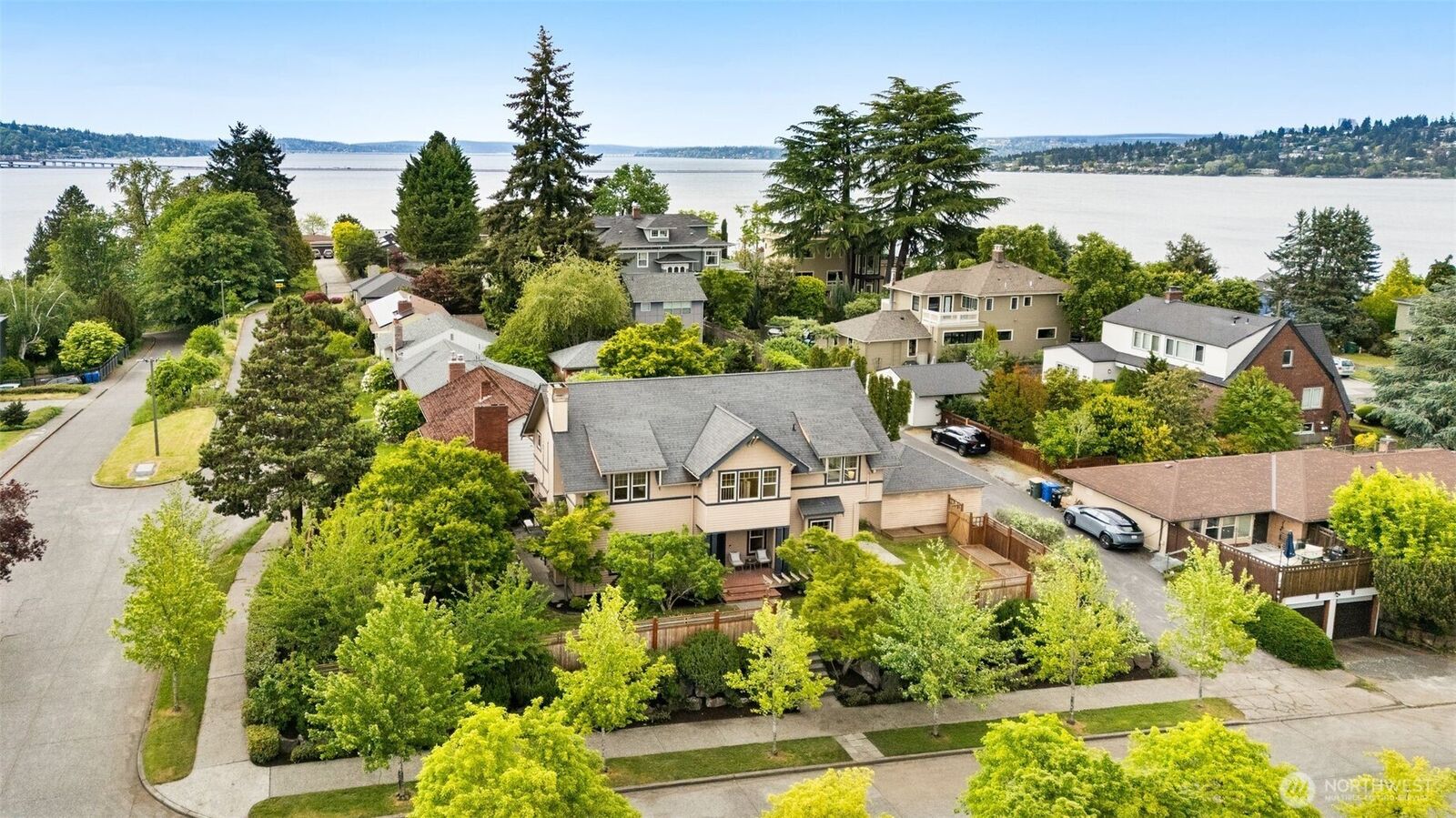 Property Photo: 4606 S Andover Street WA 98118