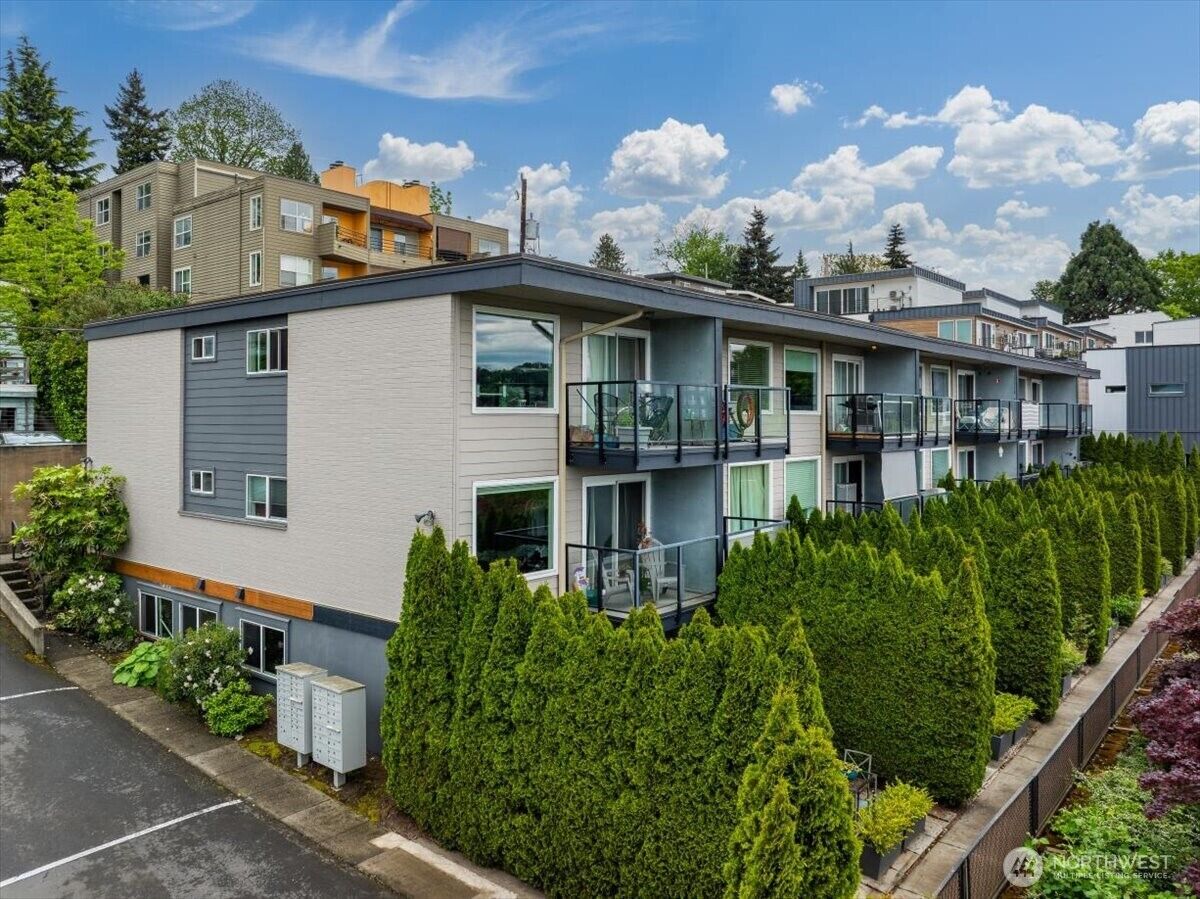 Property Photo:  3420  15th Avenue W 307  WA 98119 