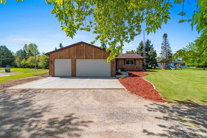 Property Photo: 1842 N Oakwood Road WI 54904-8445