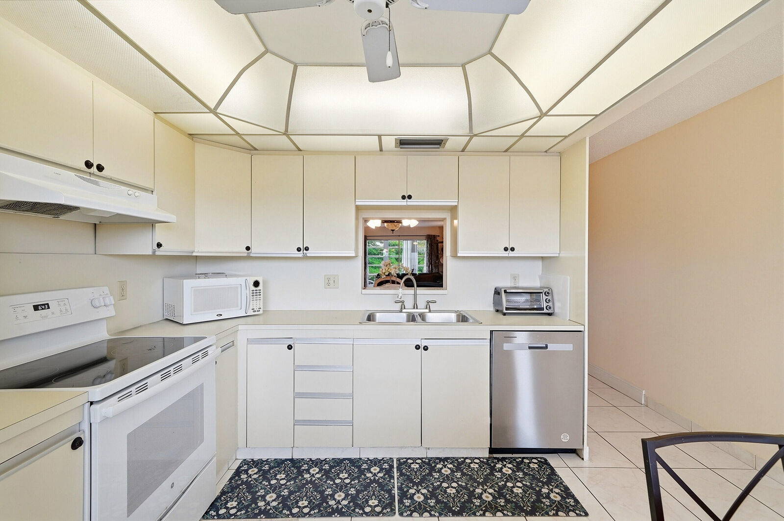 Property Photo:  3201 Portofino Point E3  FL 33066 